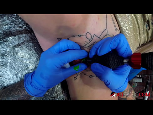 ❤️ An hottie thar a bheith tattooed Sully Savage fuair tattoo ar a clitoris ️❌  Porn na Rúise  uainn ga.tubesexer-com.ru ☑